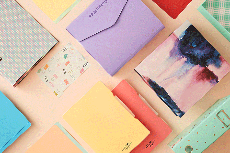 Choose cute kawaii stationery like folders and document wallets in pretty patterns.